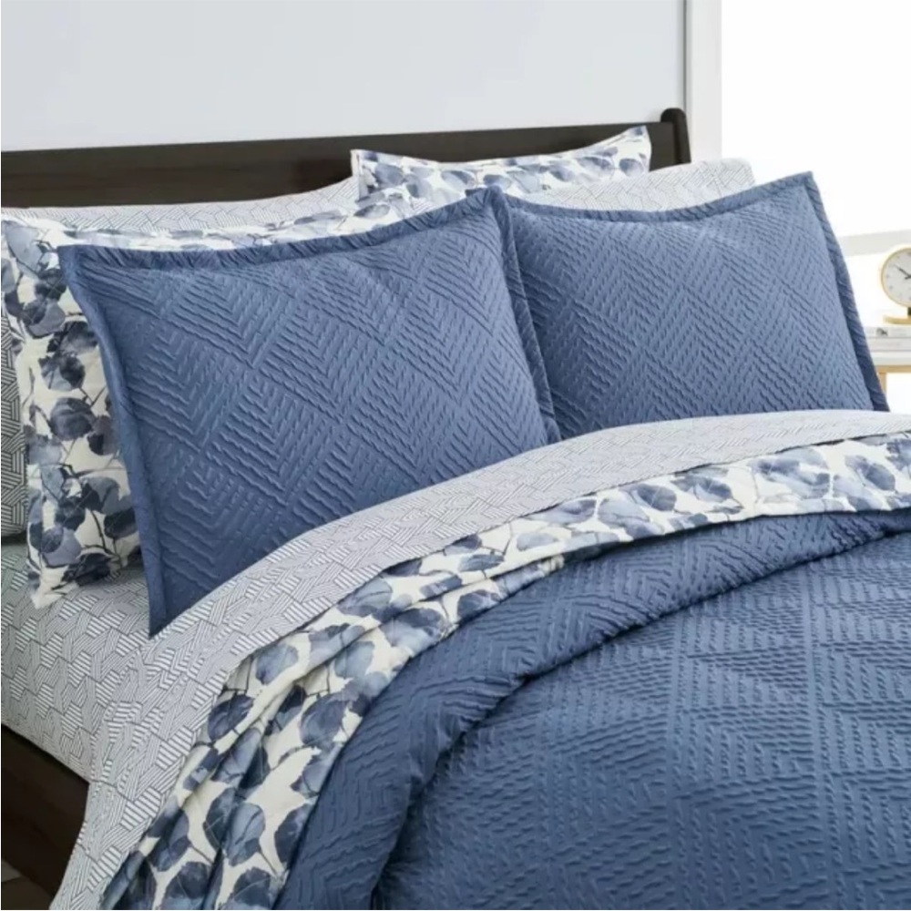 3Pc Luxury King Size Comforter Set By Scott living includes 1 Comforter 2 Shams